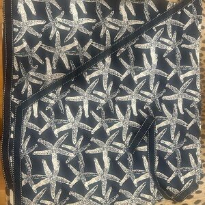 Vineyard Vines Navy and White Patterned Skirt
